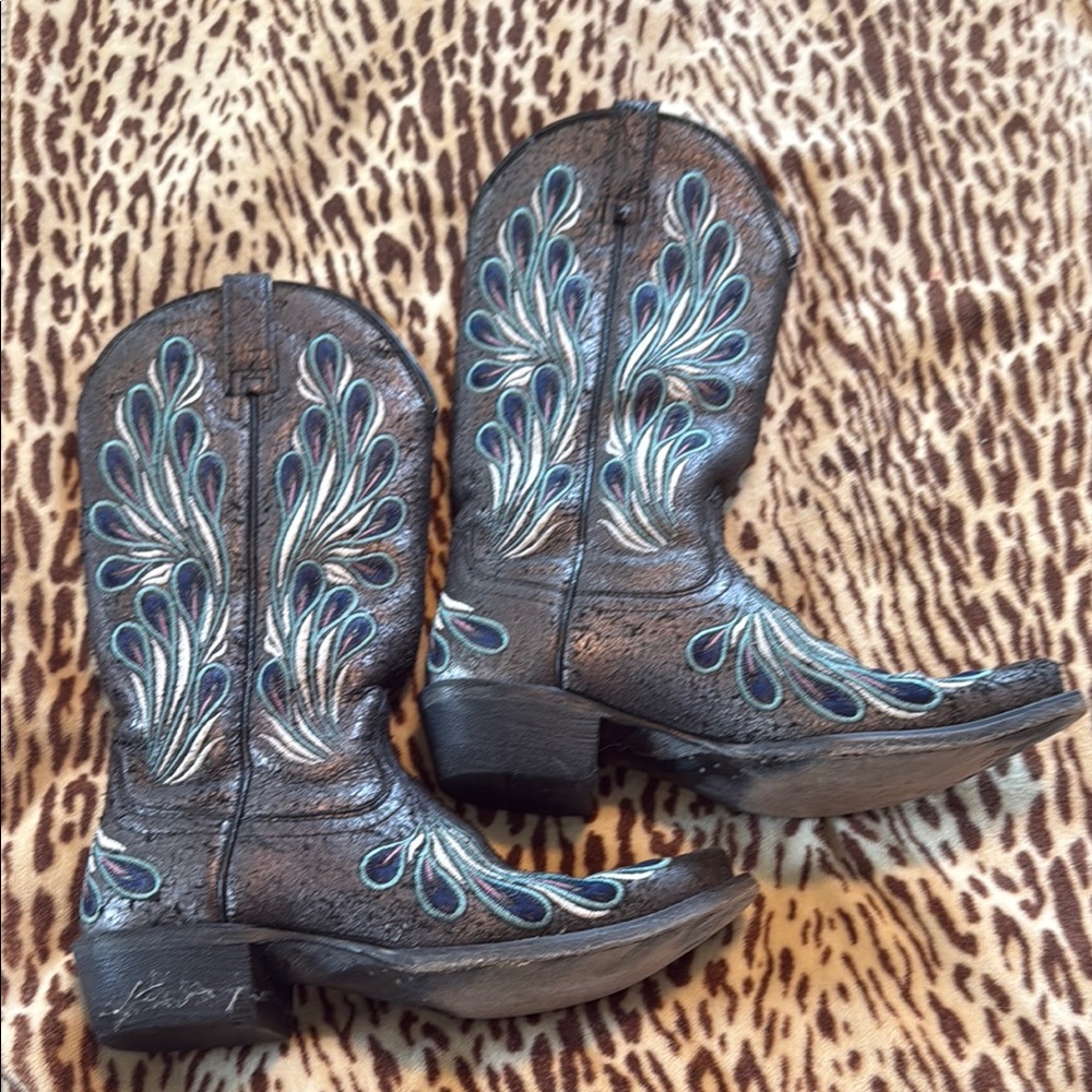 Ariat Silver Peacock Embroidered Boots